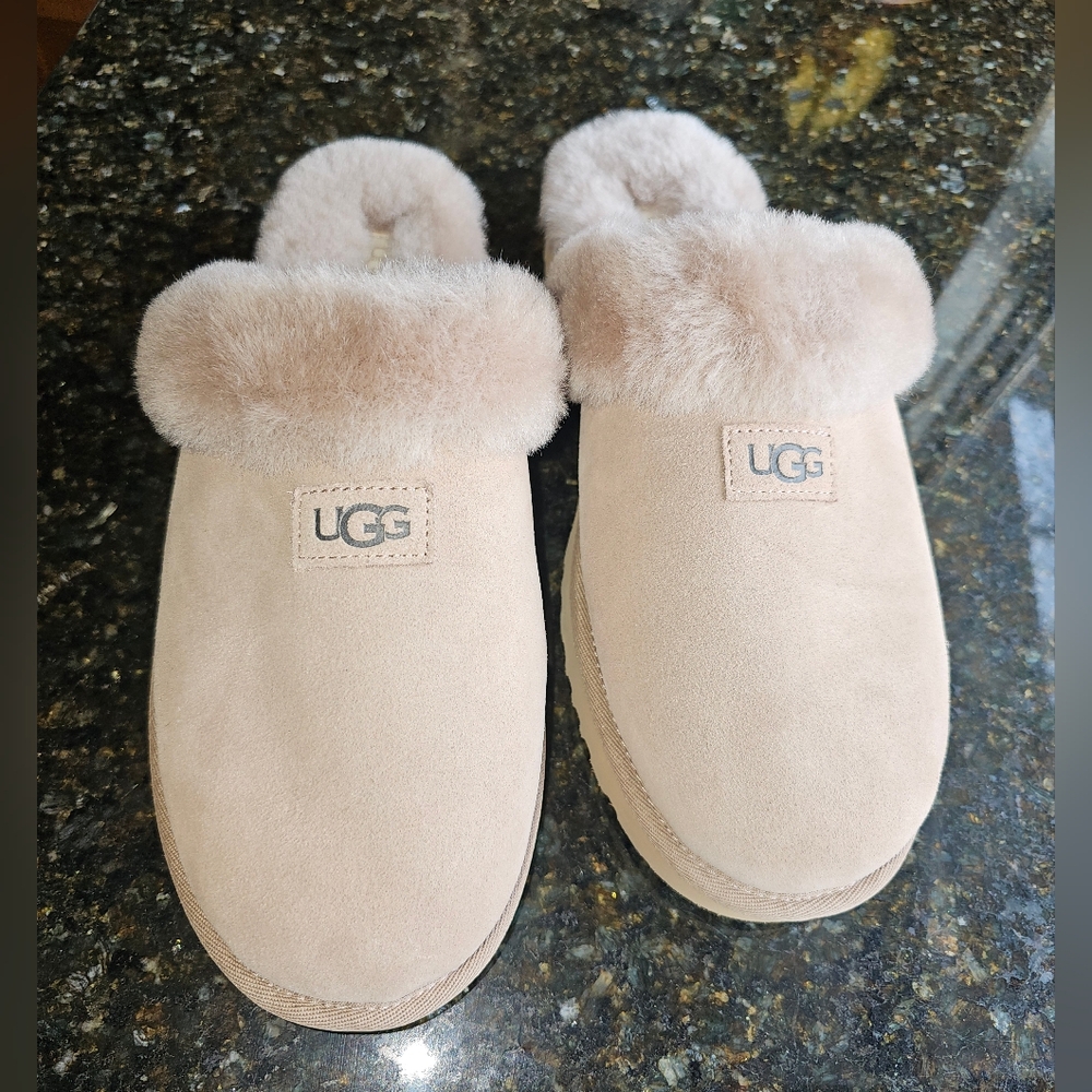 UGG Women's Cozy Tan Slippers Sz 12 - Picture 11 of 11